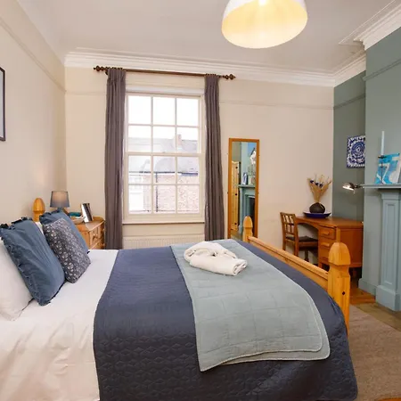 Minster House - Group Hot Tub *