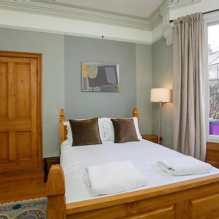 Minster House - Group Hot Tub